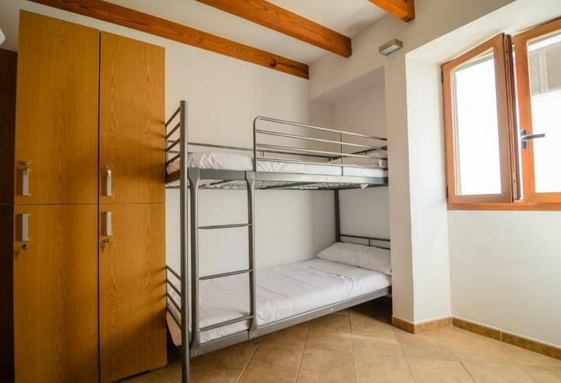 标准四人间共用浴室, Embat Alberg Juvenil   Hostel