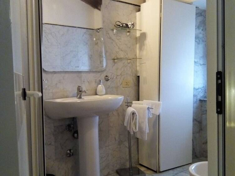 스탠다드 룸, Agriturismo Locanda Del Papa