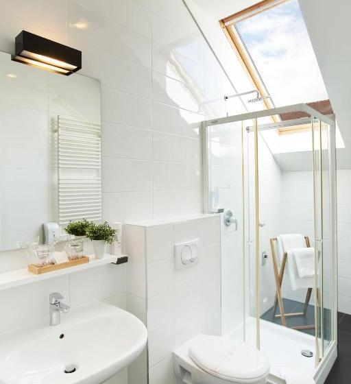 غرفة قياسية رباعية, Art Hotel Like