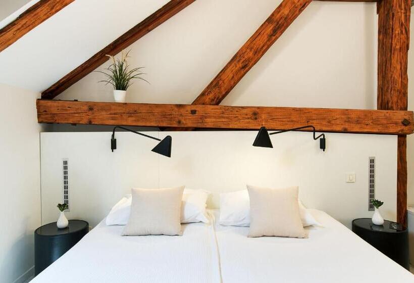 غرفة قياسية رباعية, Art Hotel Like