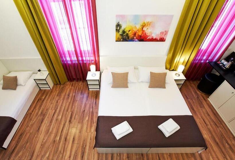 غرفة قياسية رباعية, Art Hotel Like