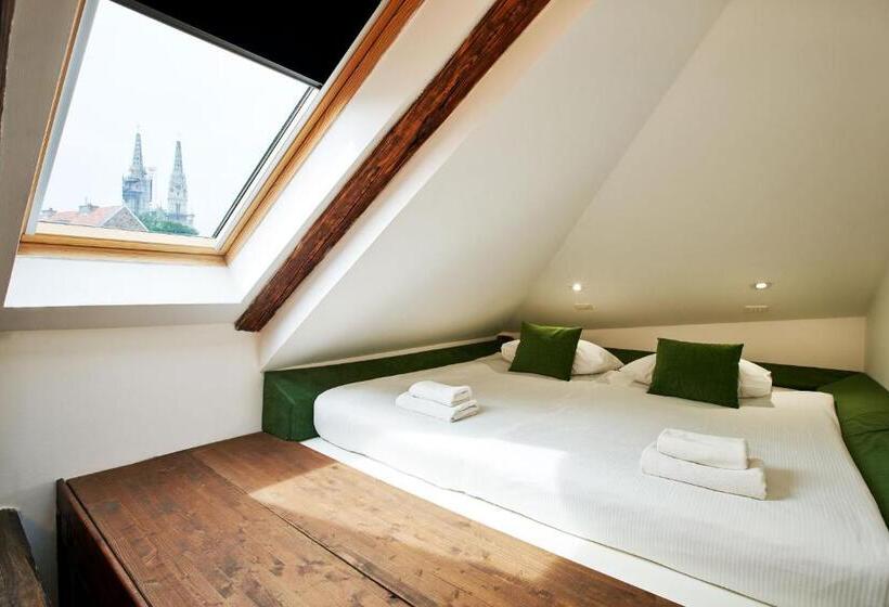 غرفة سوبيريور ثلاثية, Art Hotel Like