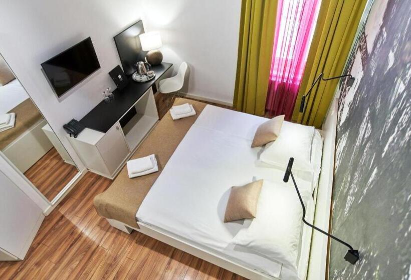 اتاق راحتی, Art Hotel Like