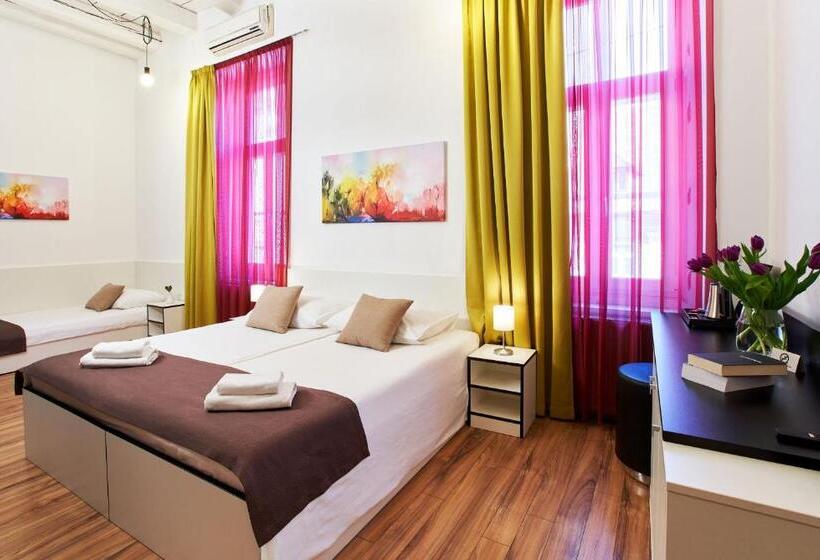 اتاق استاندارد چهار تخته, Art Hotel Like