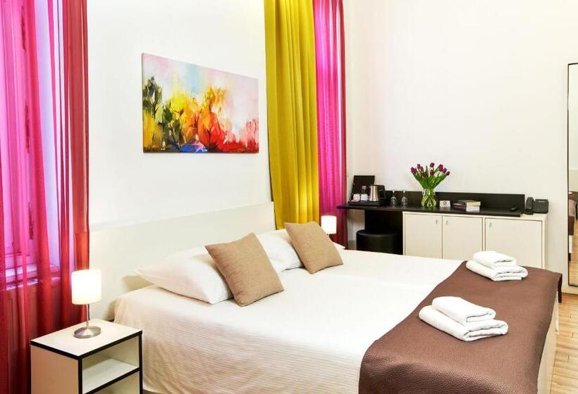 غرفة سوبيريور ثلاثية, Art Hotel Like