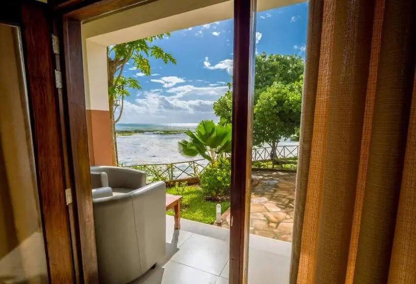 اتاق لوکس با چشم‌انداز دریا, Azao Resort & Spa