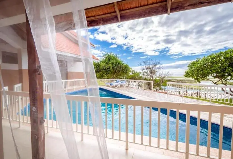 اتاق لوکس با چشم‌انداز استخر, Azao Resort & Spa