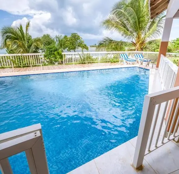 اتاق لوکس با چشم‌انداز استخر, Azao Resort & Spa