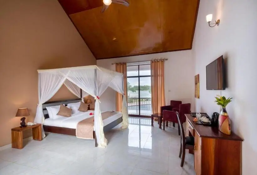 اتاق لوکس با چشم‌انداز استخر, Azao Resort & Spa