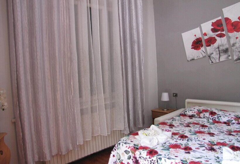 اتاق استاندارد سه نفره, Bella Addormentata E Il Principe Calaf