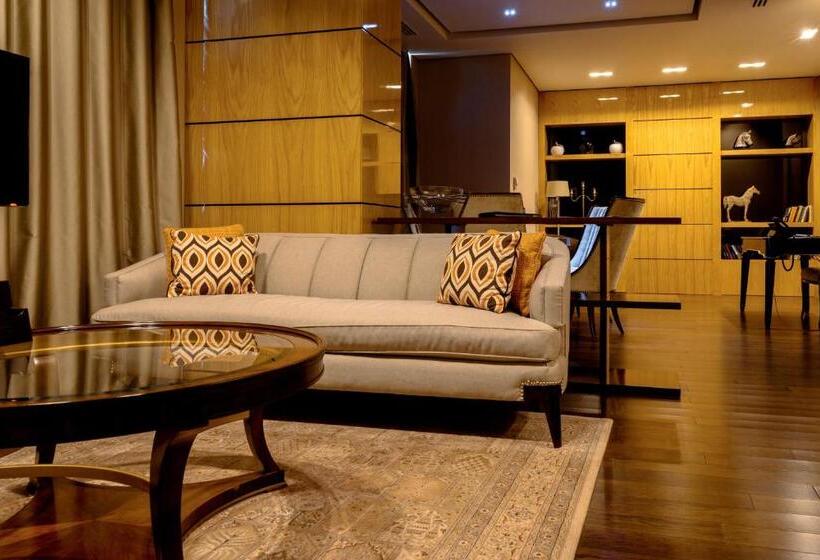 سوئیت پرزیدنت, Cosmonaut