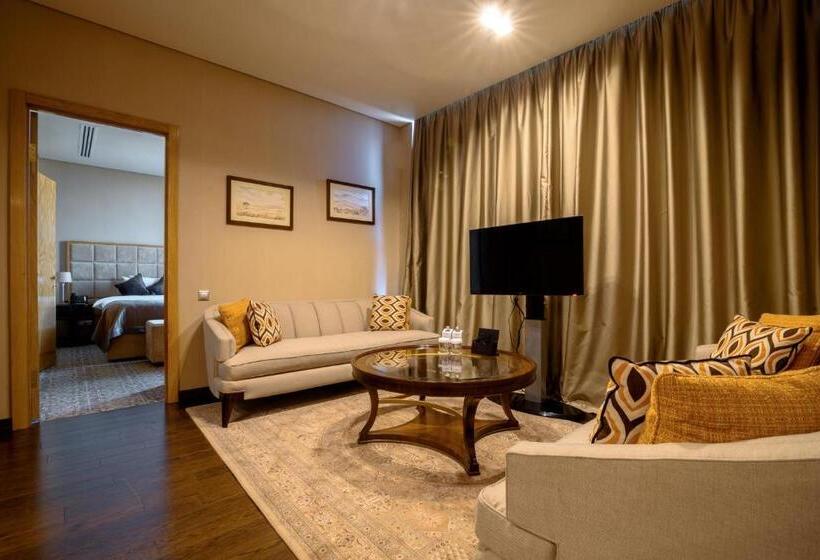 سوئیت پرزیدنت, Cosmonaut