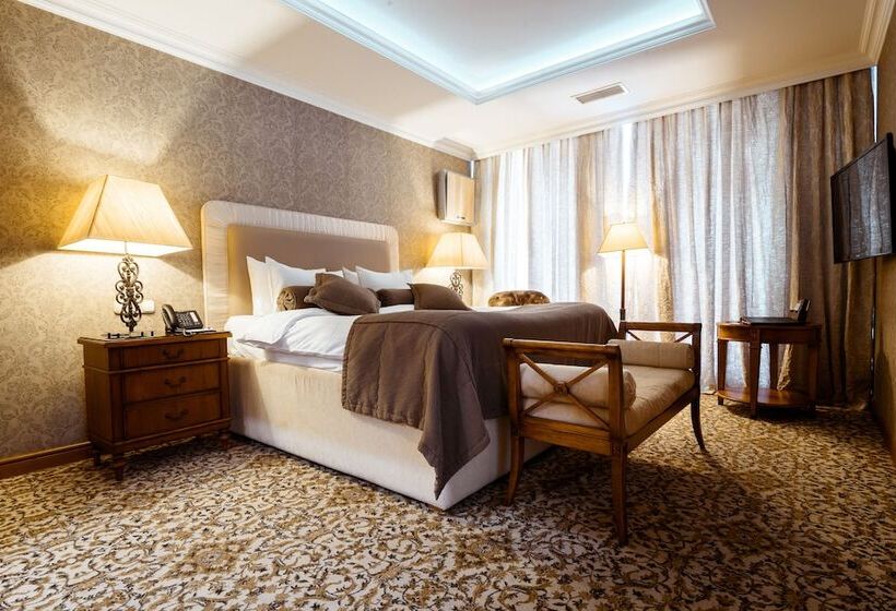 سوییت, Cosmonaut