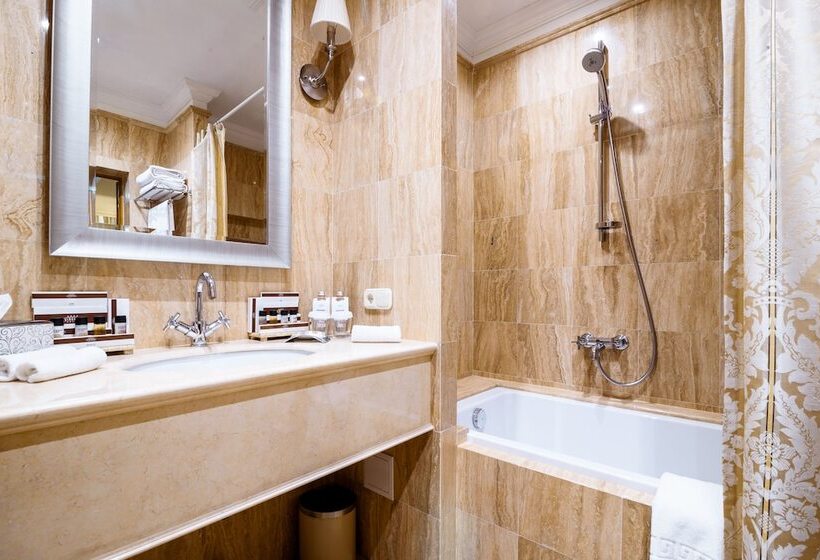 سوییت, Cosmonaut