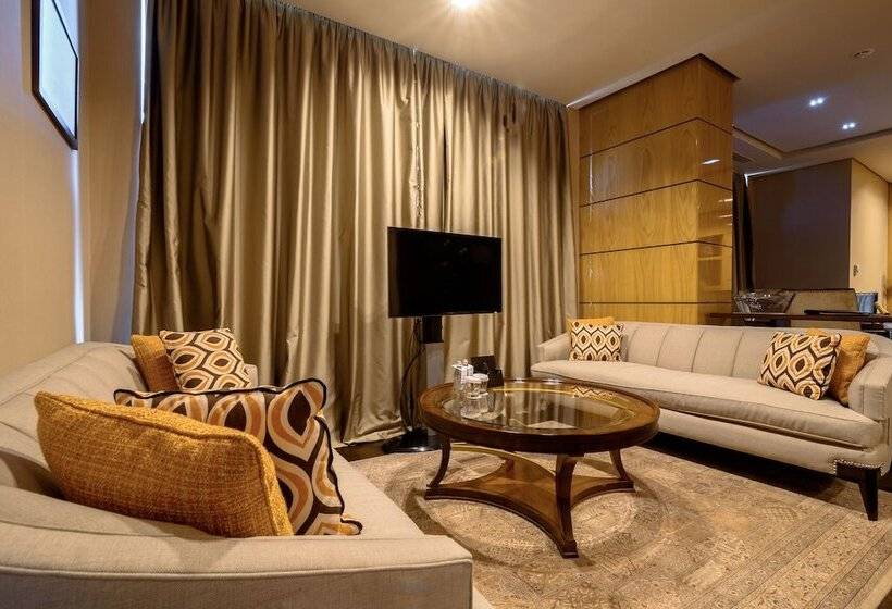 سوئیت پرزیدنت, Cosmonaut