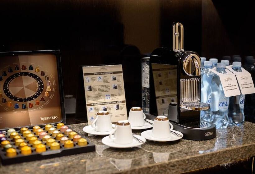 سوئیت پرزیدنت, Cosmonaut