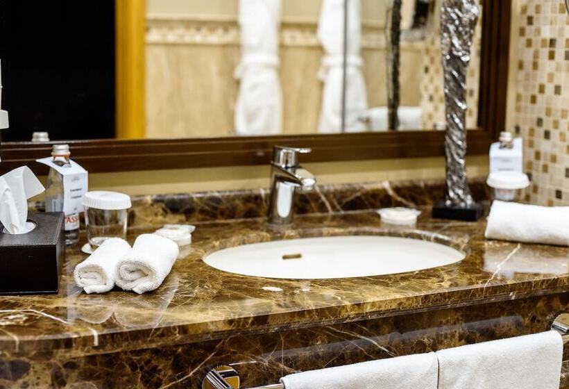 سوئیت پرزیدنت, Cosmonaut