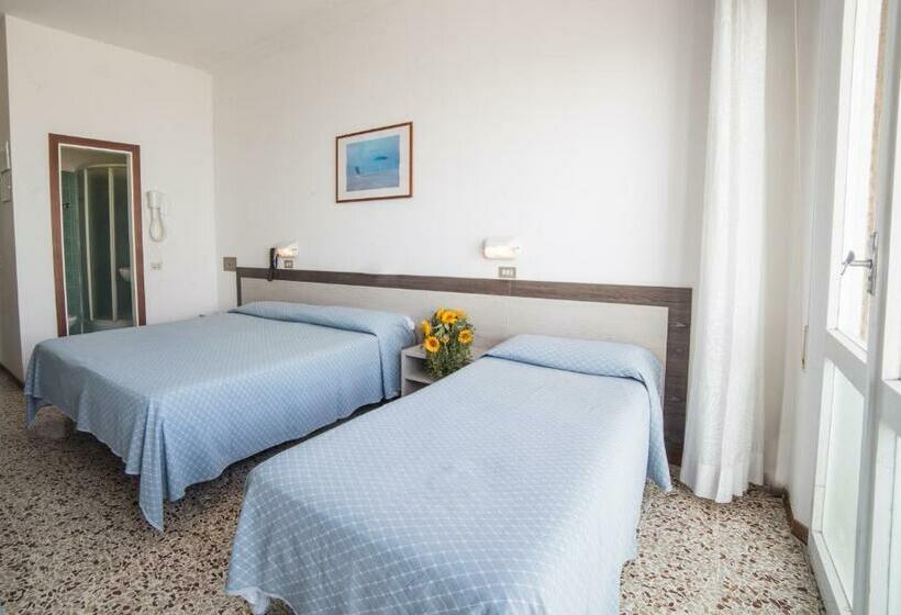 اتاق استاندارد سه نفره, Europa