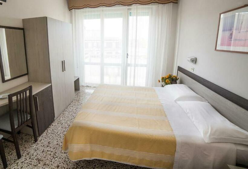 اتاق خانوادگی با چشمانداز دریا, Europa