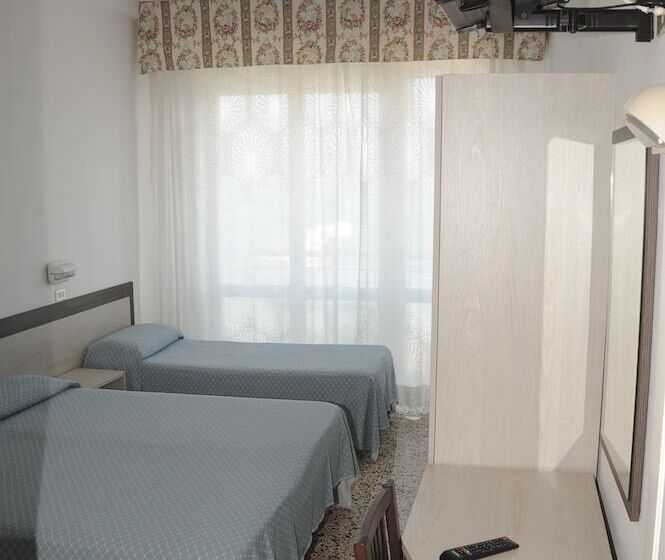 اتاق استاندارد سه نفره, Europa