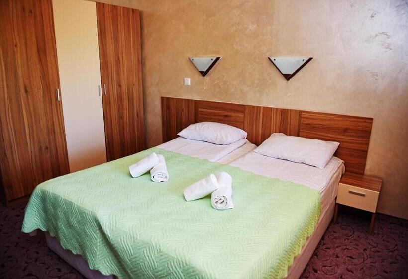 شقة غرفة واحدة, Forest Nook Apart