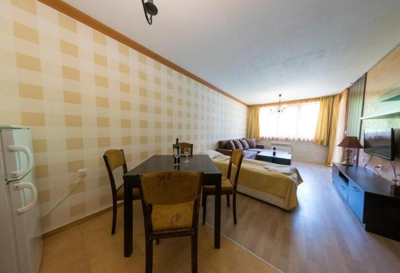 شقة غرفة واحدة, Forest Nook Apart