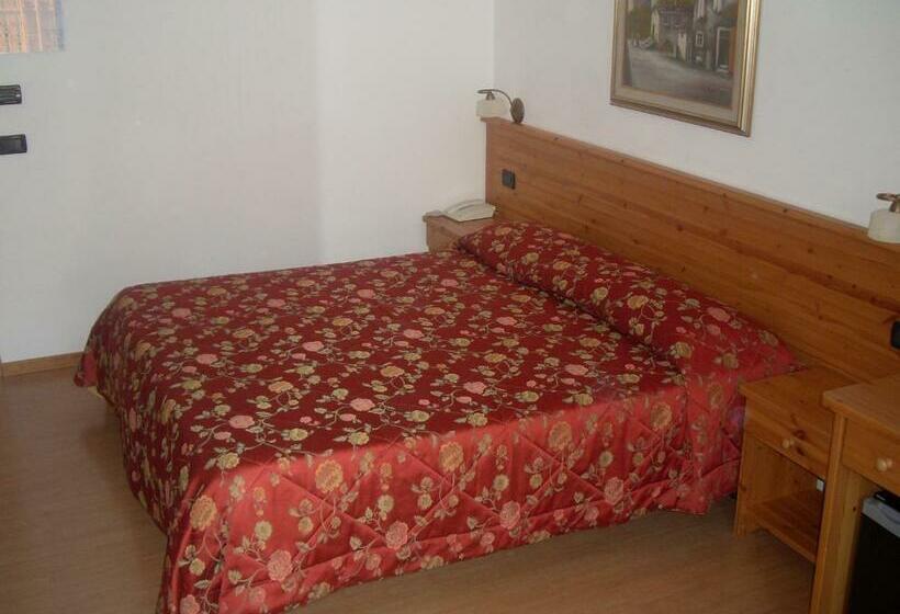 غرفة قياسية مزوَّدة بشُرفة, Garnì Lago Alpino