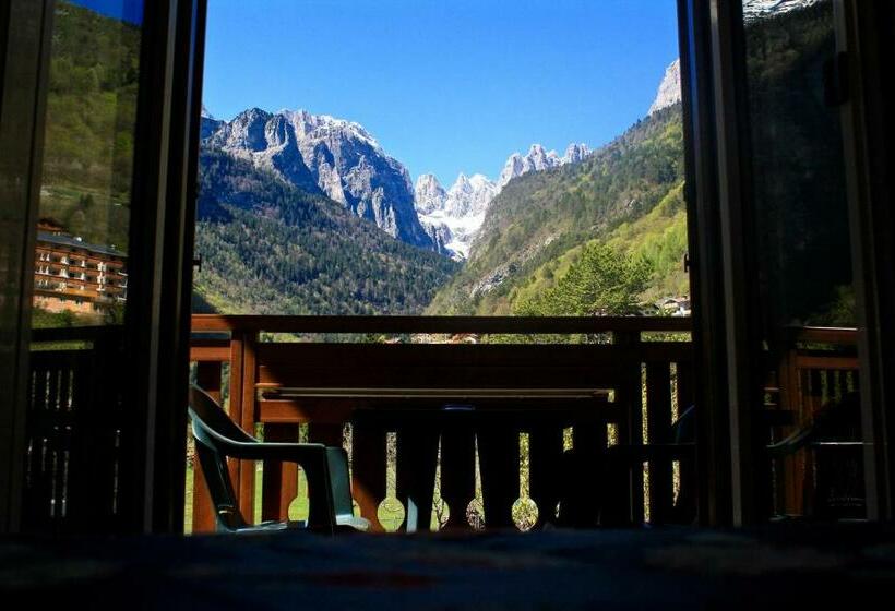 חדר סטנדרט עם מרפסת, Garnì Lago Alpino