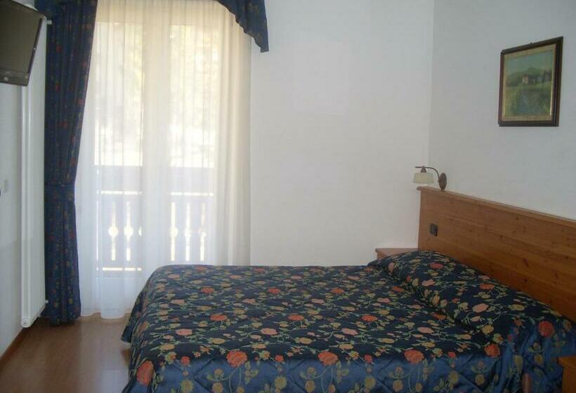 غرفة قياسية مزوَّدة بشُرفة, Garnì Lago Alpino