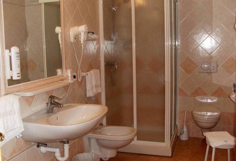 חדר סטנדרט עם מרפסת, Garnì Lago Alpino