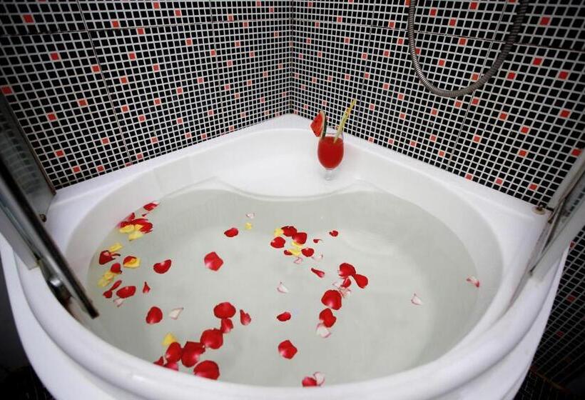 חדר דלוקס, Hacinco