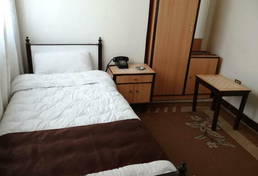 اتاق استاندارد یک نفره, Hamoudah