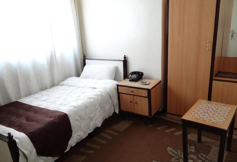 اتاق استاندارد, Hamoudah