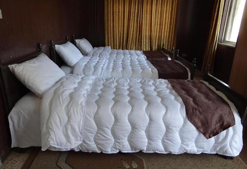 اتاق استاندارد سه نفره, Hamoudah