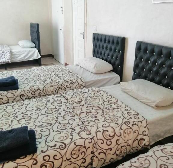 اتاق استاندارد چهار تخته, Hamoudah