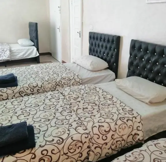 اتاق استاندارد چهار تخته, Hamoudah