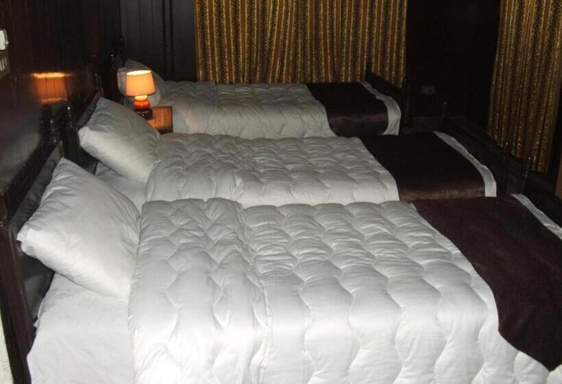 اتاق استاندارد سه نفره, Hamoudah