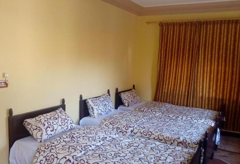 اتاق استاندارد سه نفره, Hamoudah