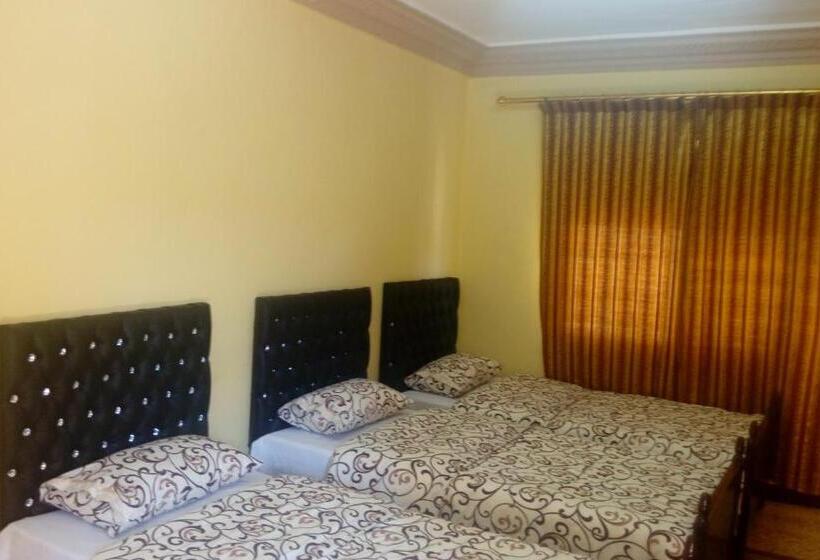 اتاق استاندارد سه نفره, Hamoudah