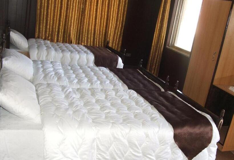 اتاق استاندارد سه نفره, Hamoudah