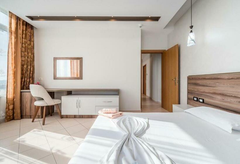 חדר דלוקס לשלושה, Kamomil