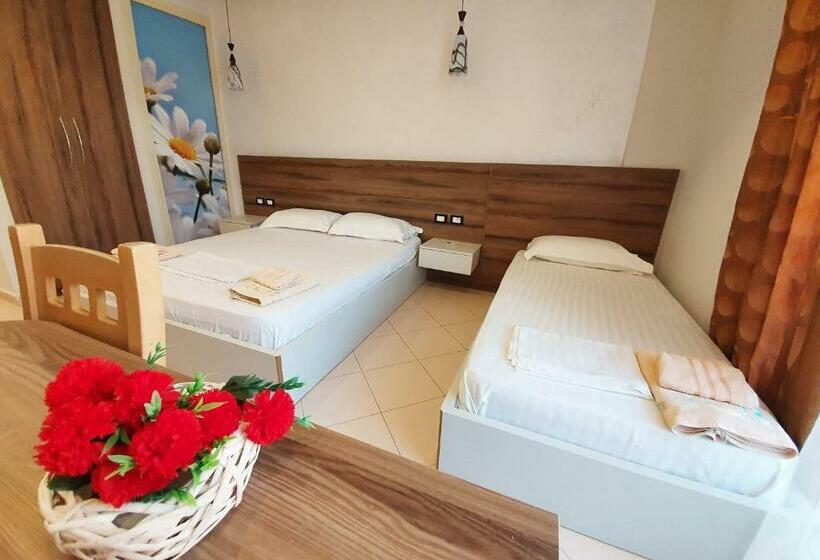 חדר דלוקס לשלושה, Kamomil