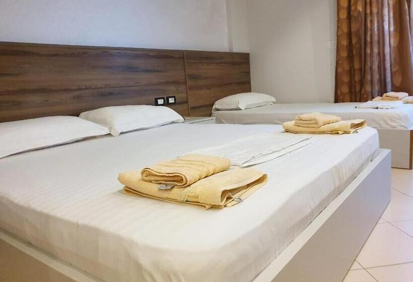 חדר סטנדרט לשלושה, Kamomil