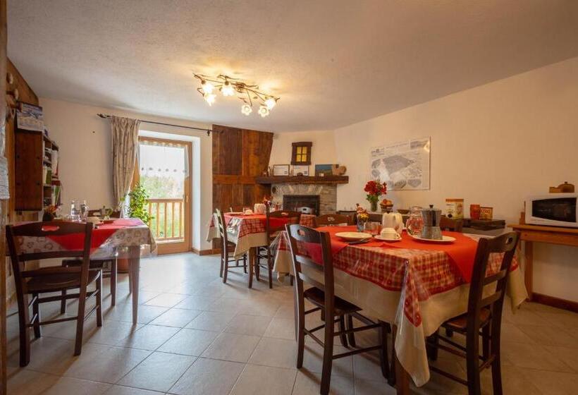 Quarto Estandar Vista Montanha, Le Vieux Noyer   Appartamenti Al Verde Villaggio Di Rumiod