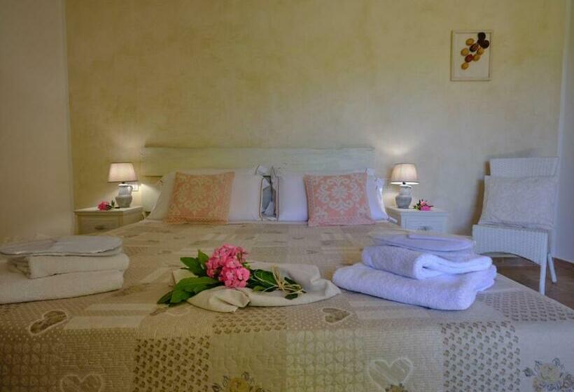 Номер Стандарт Вид на Сад, Locanda Murales Turismo Rurale