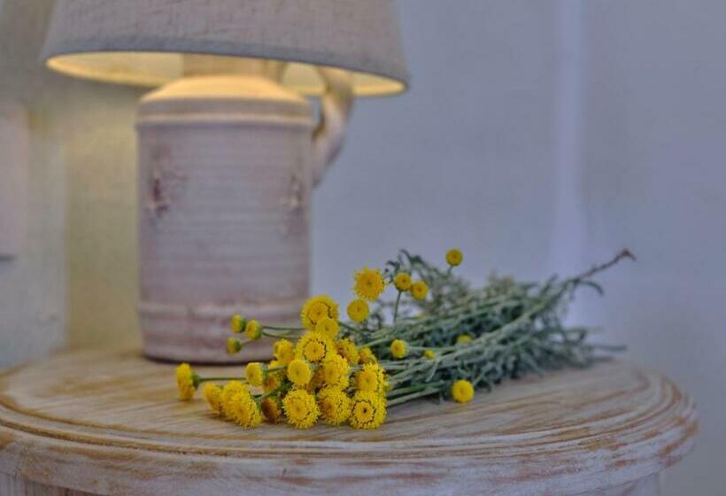 Номер Стандарт Вид на Сад, Locanda Murales Turismo Rurale