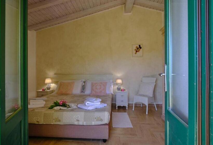 Номер Стандарт Вид на Сад, Locanda Murales Turismo Rurale