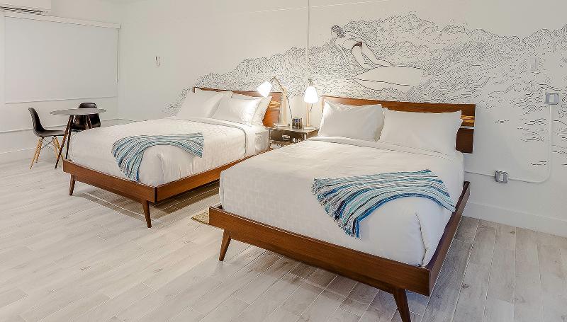 بنجلو قياسى, Plunge Beach Resort