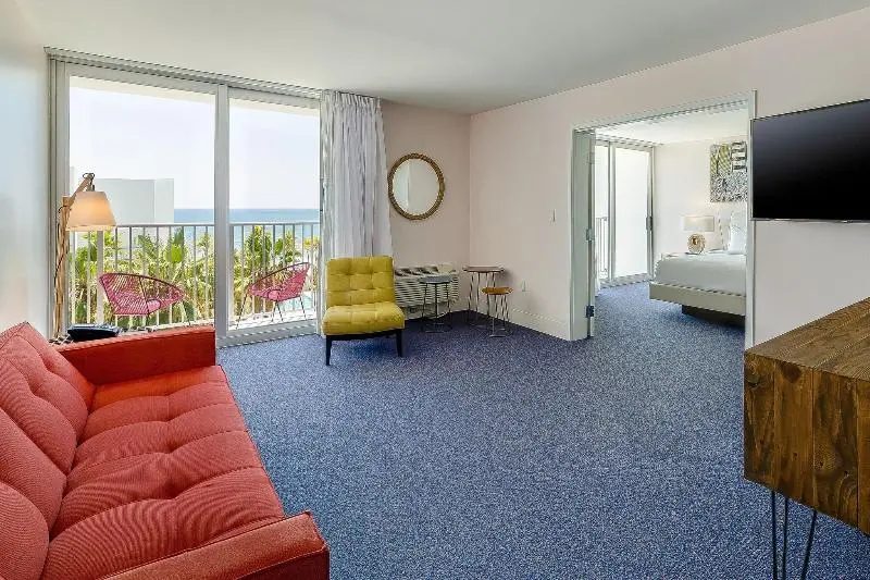 キングサイズベッドのスイートルーム, Plunge Beach Resort
