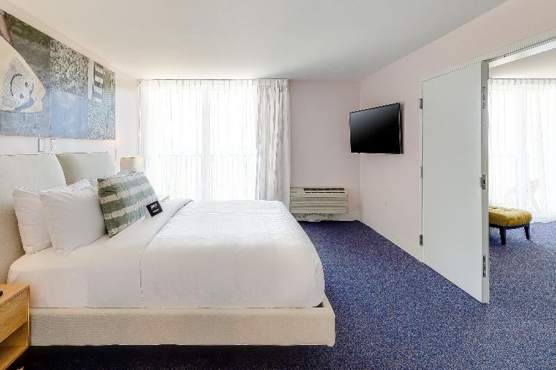 מיטת קינג בסוויטה, Plunge Beach Resort